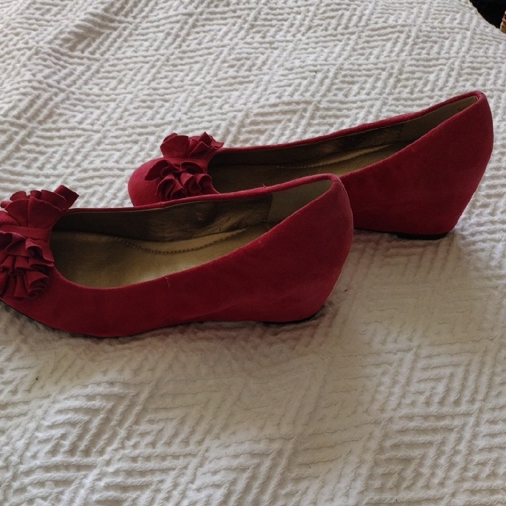 Me Too Scarlet Wedge Heels with Ruffle Detail - Picture 4 of 6